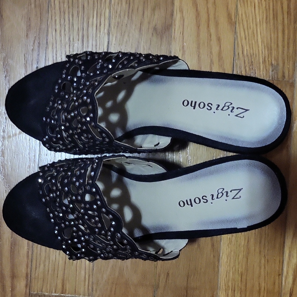 Zigi Soho Black Studded Slide Sandals - Picture 10 of 13